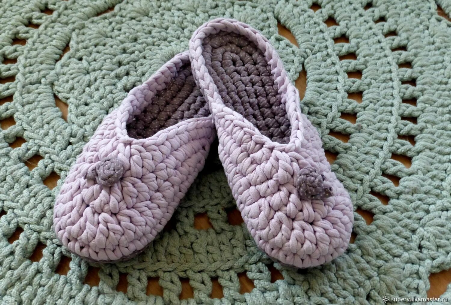 Тапочки sideways Slipper. Тапочки из пряжи Альпина Долли. Тапочки-следочки из трикотажной пряжи МК. Тапочки крючком. Новые модели тапочек