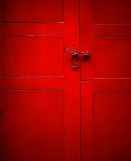 Включи red doors