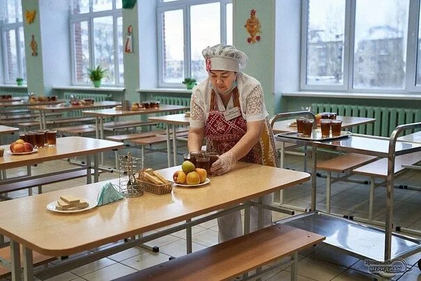 Зимой школьная столовая использовала 12 тонн овощей. Зимой школьная столовая использовала 12 тонн овощей
