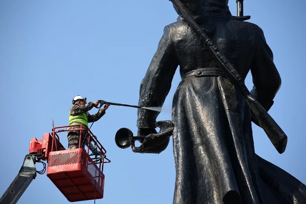 Купить моет владивосток. Борцам за власть советов на Дальнем востоке (памятник). Памятник борцам революции Владивосток. Памятник борцам за власть советов на Дальнем востоке во Владивостоке. Памятник борцам за советскую власть Владивосток.