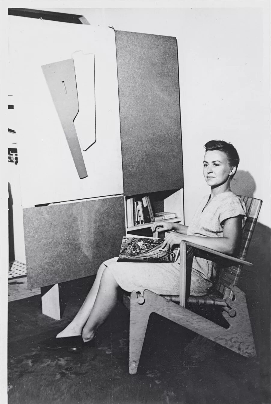 Известные Архитекторы женщины фото. Чб фото девушка на стуле Ле Корбюзье.