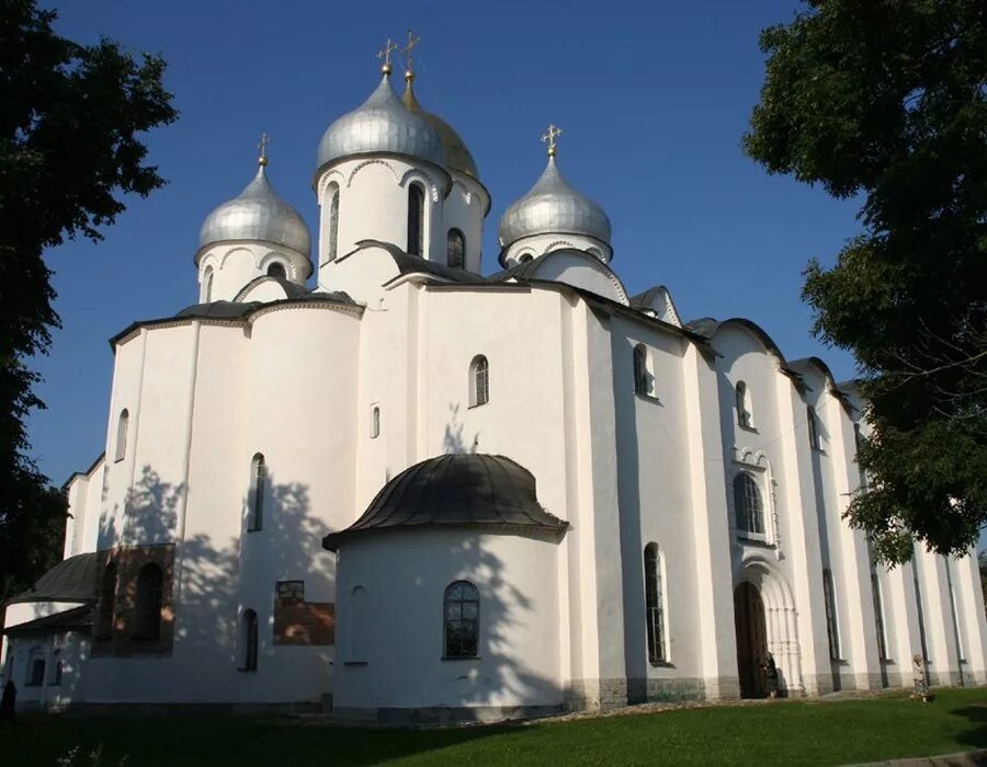 Памятники культуры созданные в 11 веке. Храм Софии в Новгороде 1045-1050.