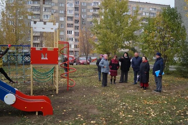 Ленинского района города ижевска. Ленинский район Ижевск. Администрация Ленинского района Ижевск. Достопримечательности Ленинского района Ижевска. Площадь Ленинского района Ижевска.