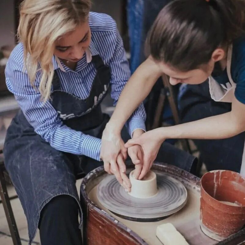 Гончар школа. Гончарная школа колокол великий новгород. Гончарное искусство паверин. Мастер классы. Мастер классы в школе.