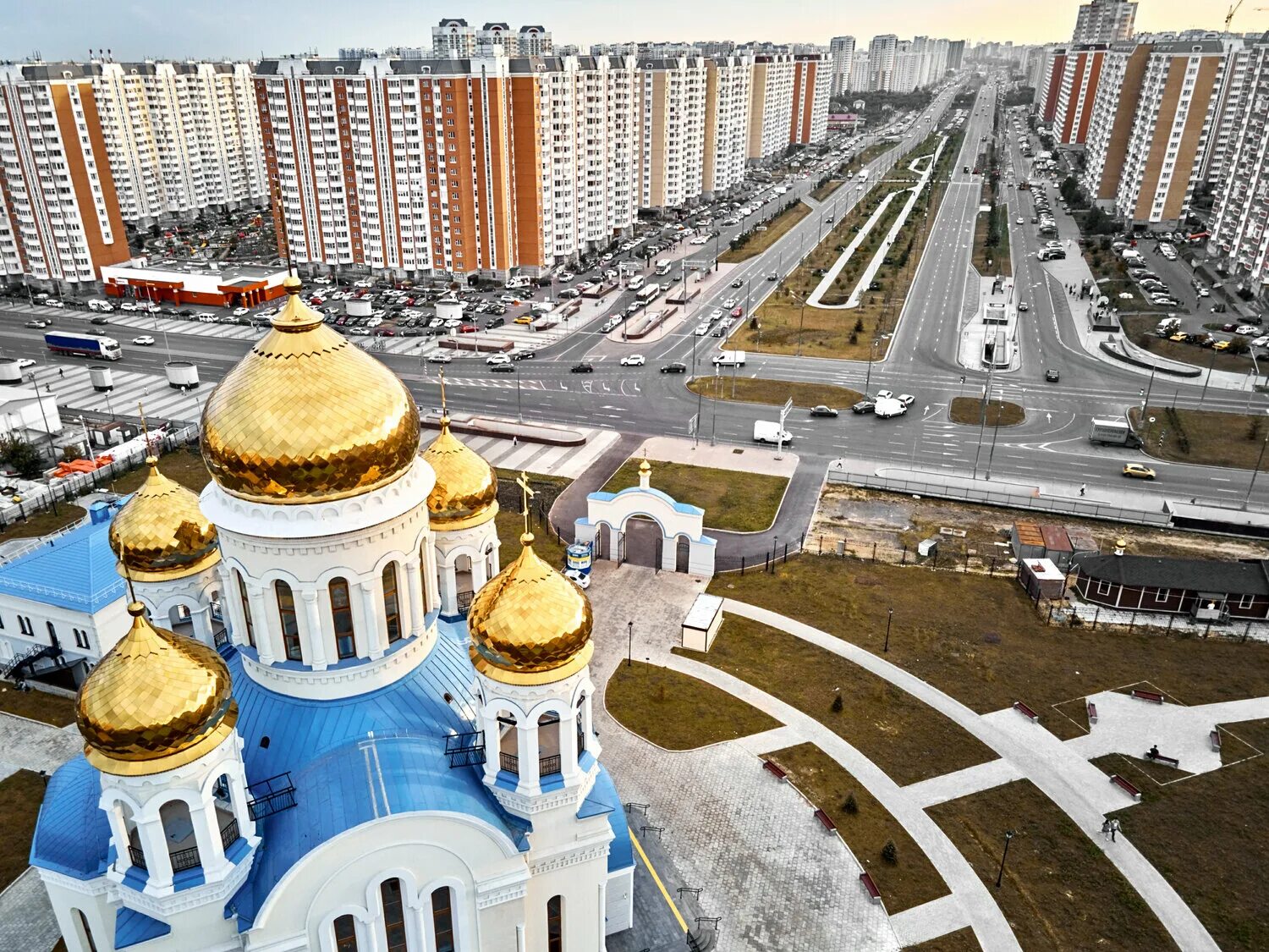 Храм Покрова Пресвятой Богородицы в Москве Некрасовка. Люберецкие поля Некрасовка. Храм Покрова Пресвятой Богородицы на люберецких полях. Храм Пресвятой Богородицы в Некрасовке.