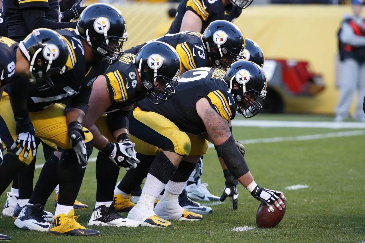 Гарвард кримсон. Регби или американский футбол. Madden nfl регби. Американский футбол. Регби это американский футбол.