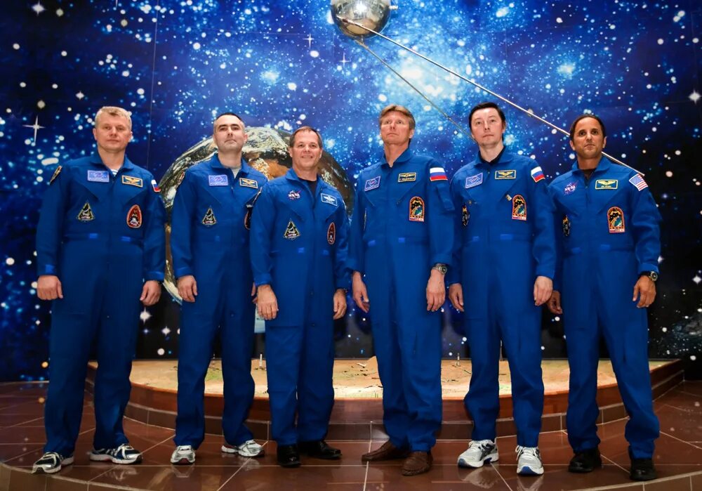 Мы космический отряд. Отряд Космонавтов Роскосмоса 2023. Экипаж Союз ТМА-15м. Корабля «Союз ТМА-14м» Самокутяев. Отряд Космонавтов 2021 Роскосмос фамилии.