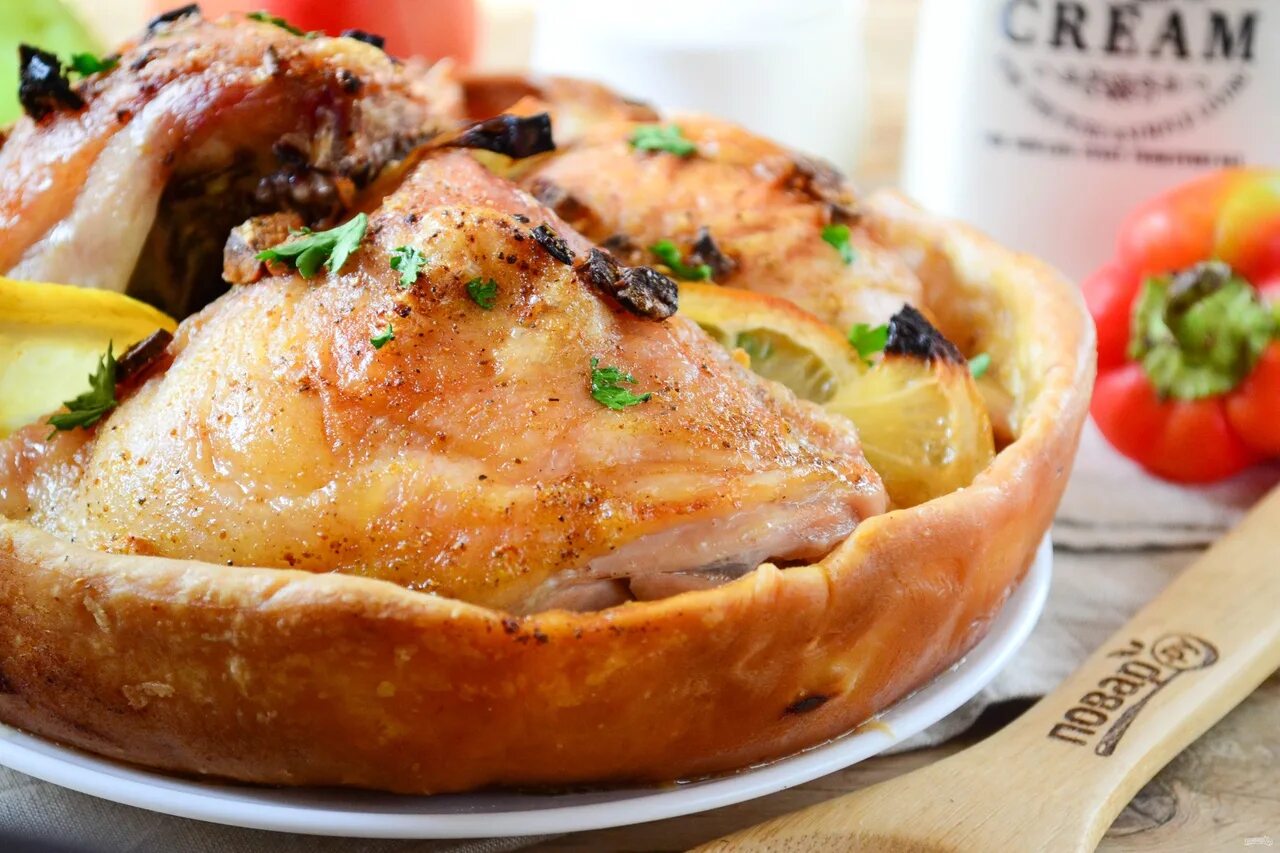 Как приготовить курицу в домашнем тесте. Как приготовить курицу в домашнем тесте. Курица в тесте запеченная в духовке. Курица в тесте в духовке. Курица в тесте в духовке.