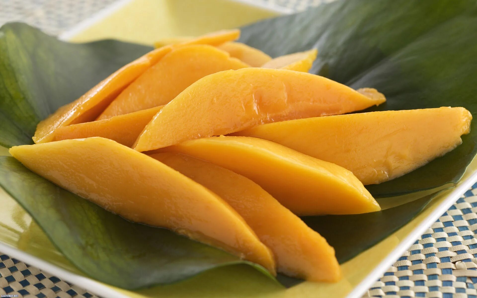 Манго (фрукт). Египетское манго. Манго Зебдея. Манго Слайс.
