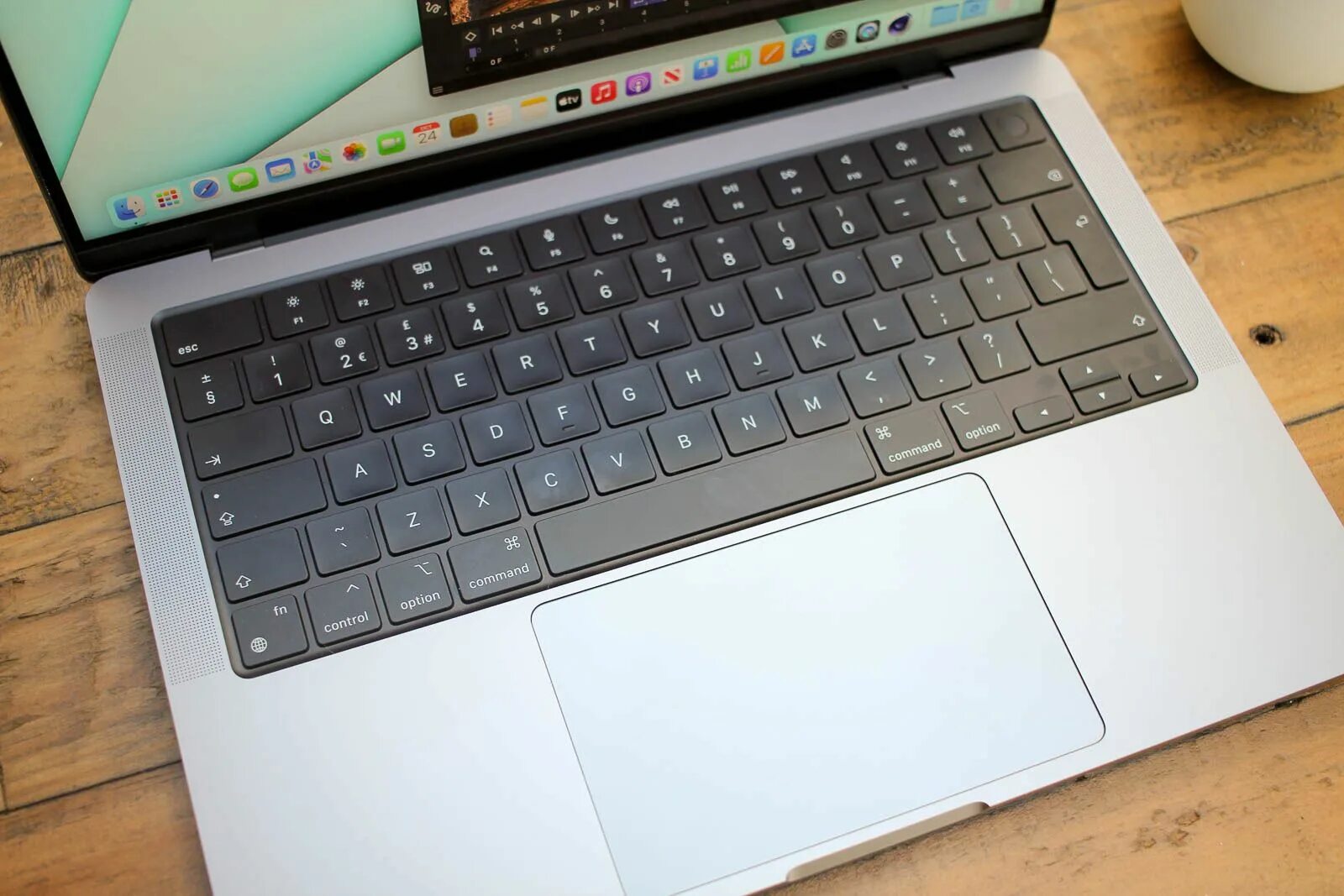 Macbook pro 14 m3 обзор. Macbook pro 14 m1 pro. macbook 14 m1. macbook pro 14 2025 m1. macbook pro 14 m1 silver.