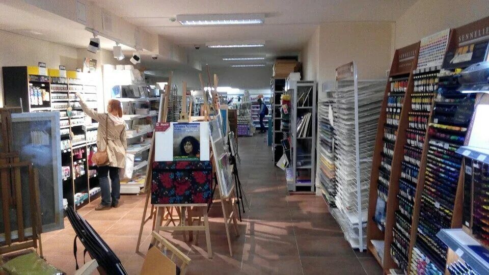 Передвижник художественный магазин. Художественный магазин москва адреса. Магазин художественных принадлежностей. Передвижник магазин для художников. Магазин арт квартал в москве.
