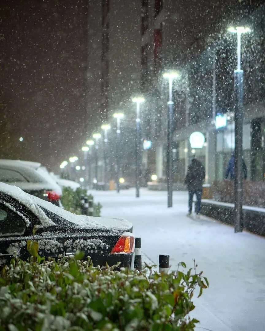 Снегопад. Красивый снегопад. Красивый снегопад в городе. Снегопад ночью. Сильный снег ночью