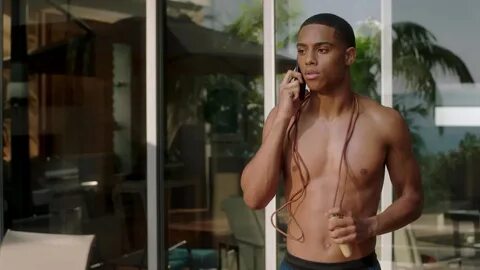 Keith Powers shirtless in Famous In Love 2-02 "La La Locked" .