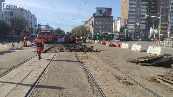 Ремонт трамвайных путей в самаре на новосадовой. Трамвайные пути. Улица с трамвайными путями. Ремонт трамвайных путей. Трамвайная остановка в России.