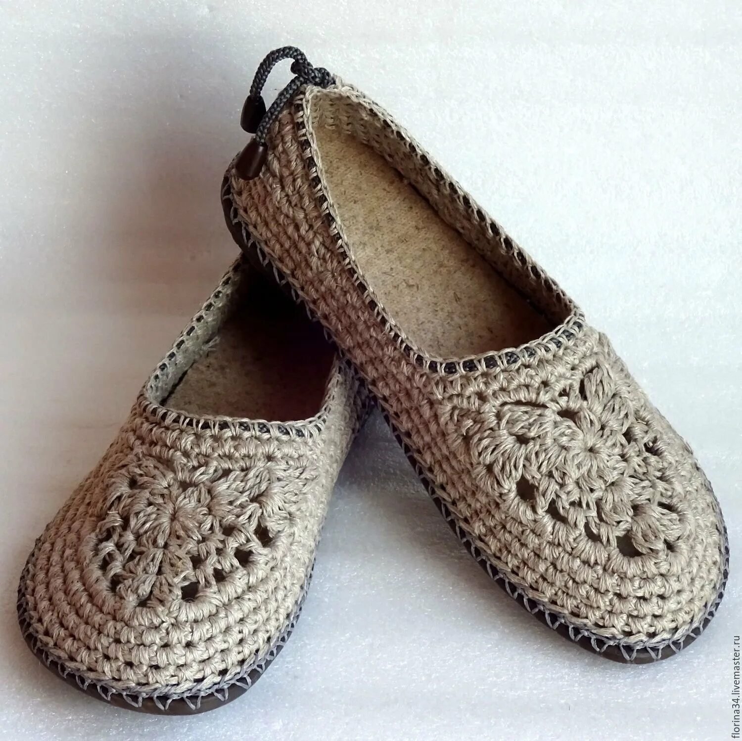 Вязаная обувь мастер класс. Вязаные ботинки крючком. Вязаная обувь. Вязаные ботинки. Вязаные туфли.