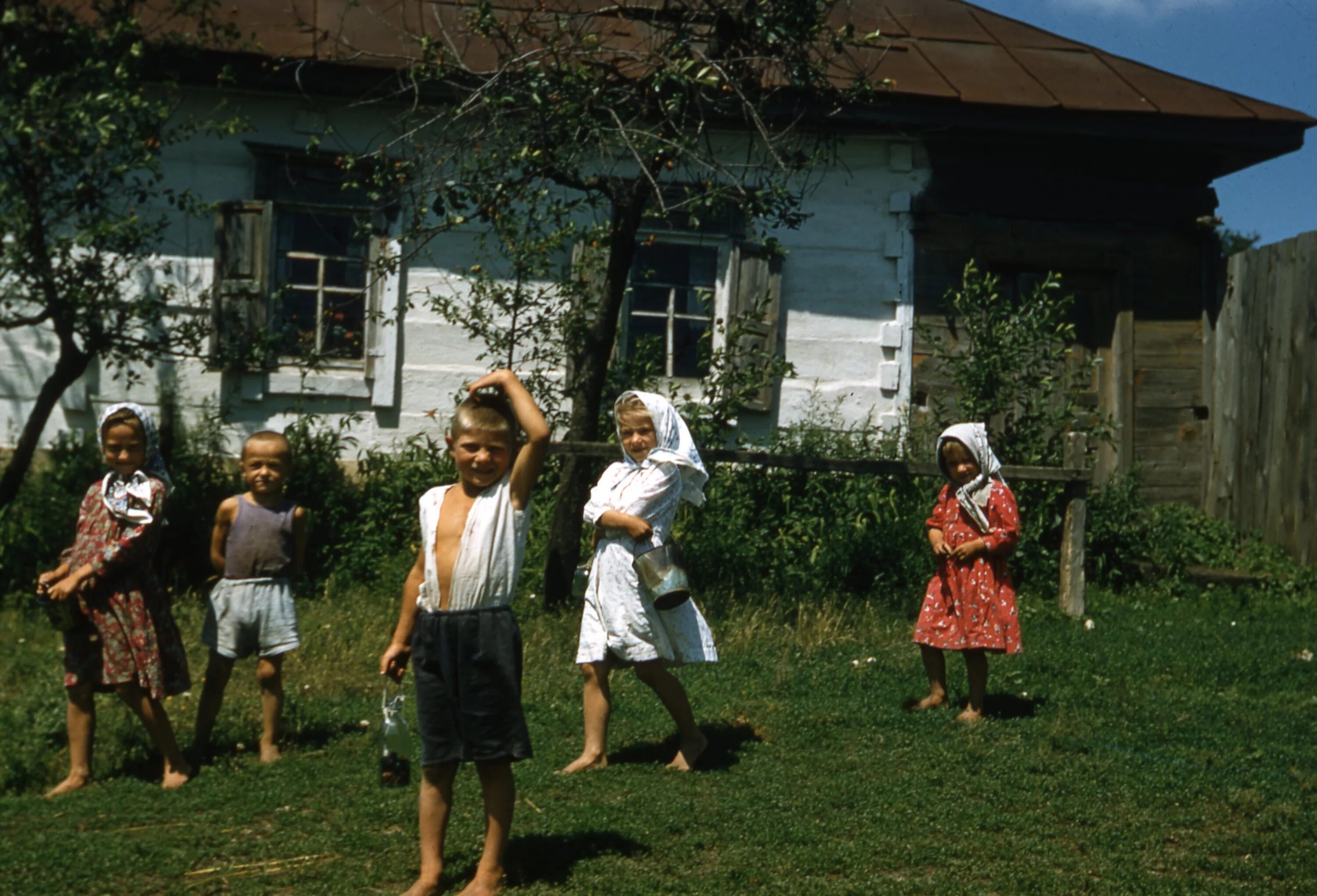 Деревня 80 года. Деревня в СССР 70-Е годы. Деревни СССР 70х. СССР 70е деревня. Дети СССР В деревне.