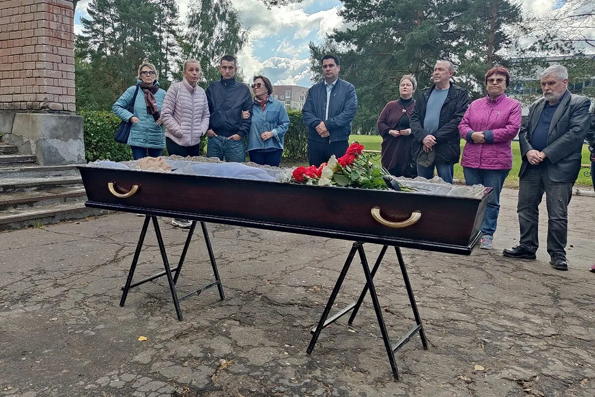 Прощание в твери с экипажем ил. Тюмень Червишевское кладбище могилы.