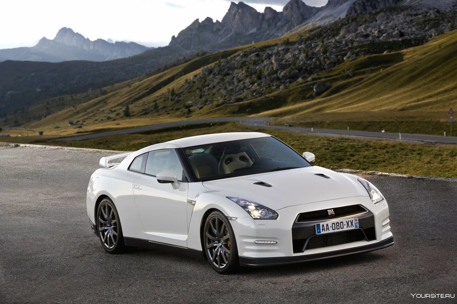 Картинки ниссан. Nissan GTR r40. Машина Nissan GTR r35. Ниссан ГТР 2011. Nissan GTR r35 2007.