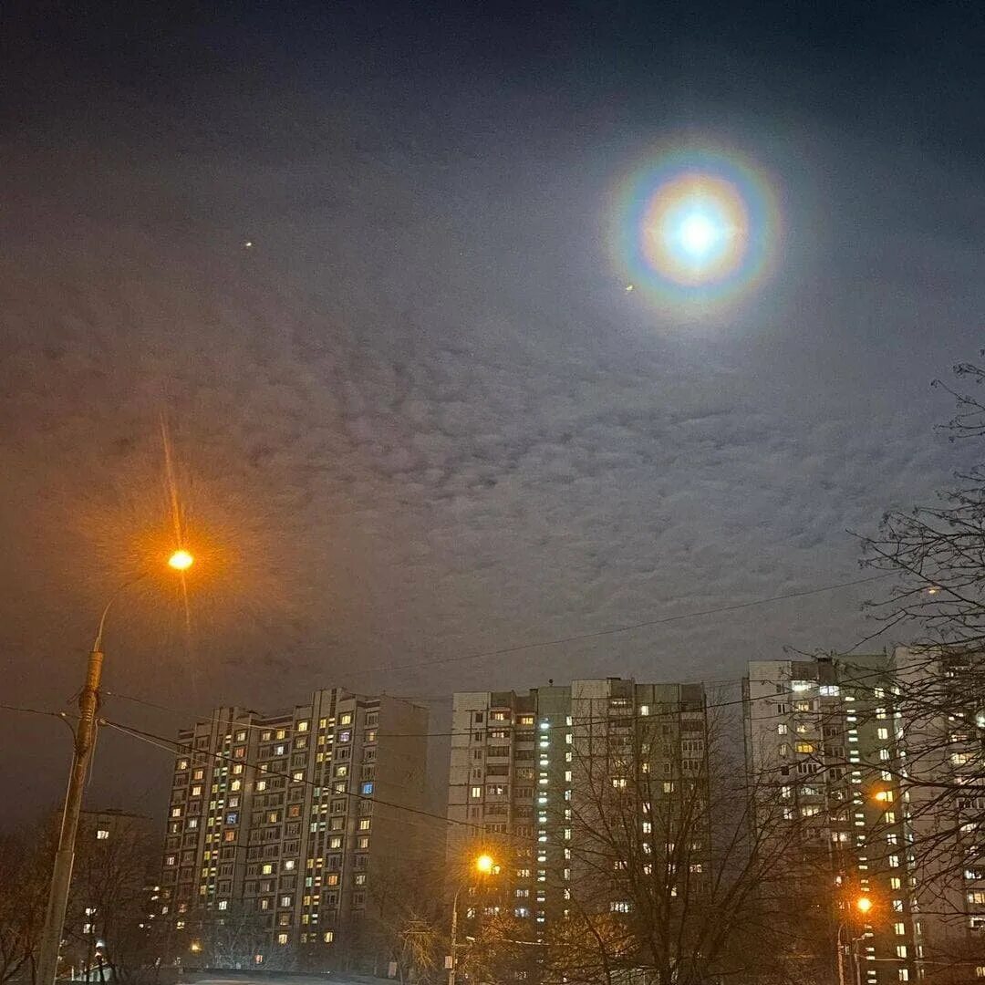 Природные явления дальнего востока. Ночь это явление. Белая ночь явление. Красивое полярное сияние. Scotland atmosphere.