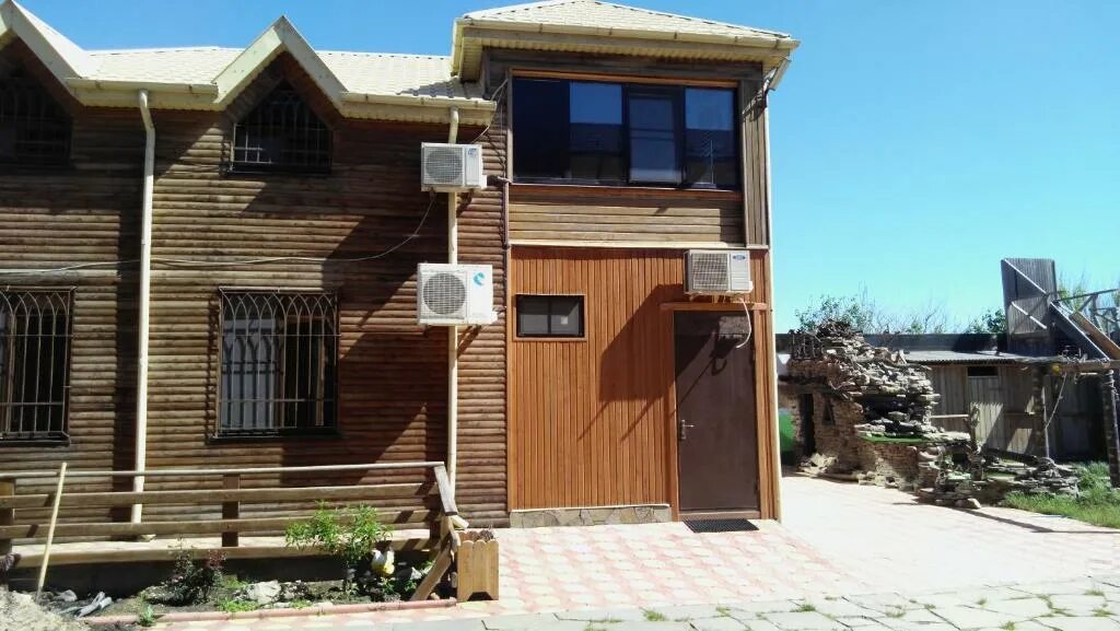 Караман 7 махачкала. Махачкала золотые пески отель. Махачкала золотые пески отель. Гостевой дом золотой песок махачкала. Песков махачкала.