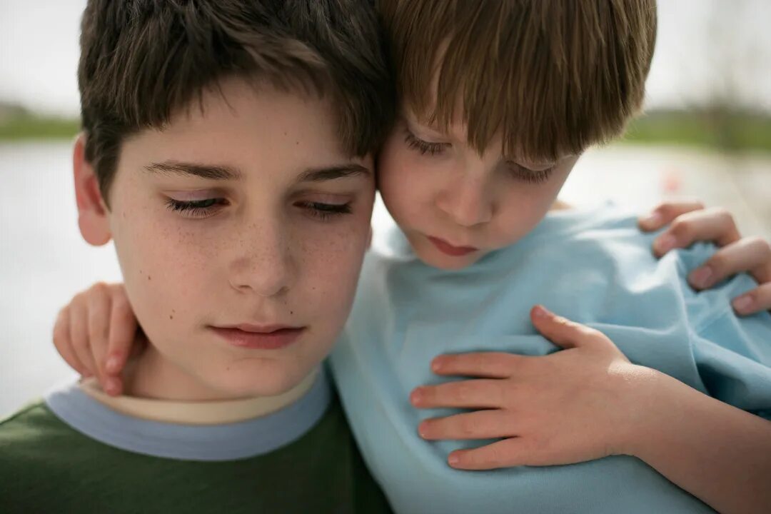 School boys love. Шорты boys 1970. Мальчик спенсер. Школьники в гольфах. School boys love.