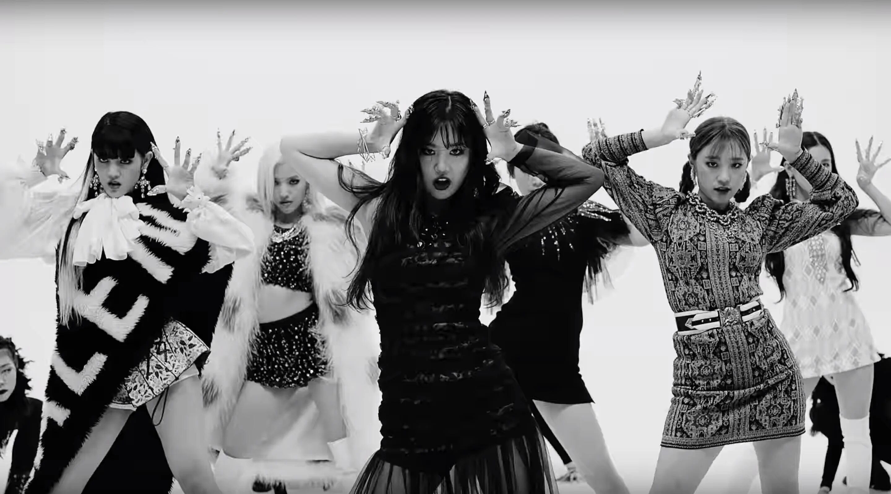 That that g idle. G idle lion обложка. g idle soyeon lion. lionesses kpop группа. gidle kpop.