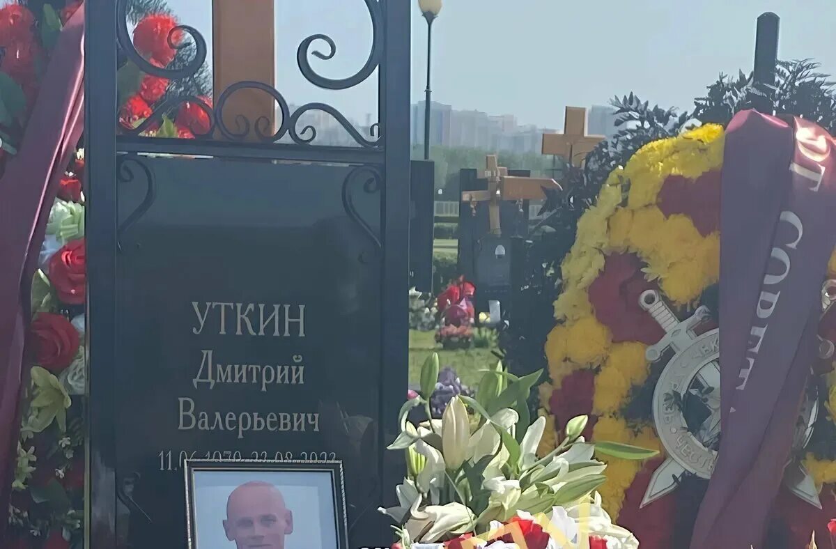 Уткин Вагнер могила. Памятник Уткину.