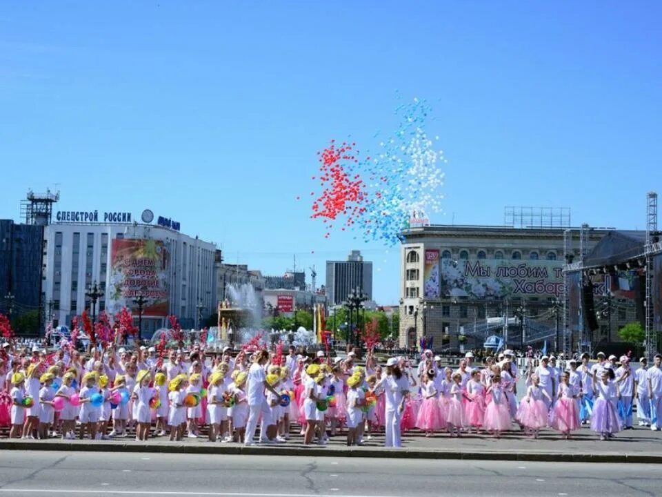 Дном хабаровск. Шествие на день города Хабаровск. День города Хабаровск 2021. Хабаровск 2022 город. Праздник в городе.