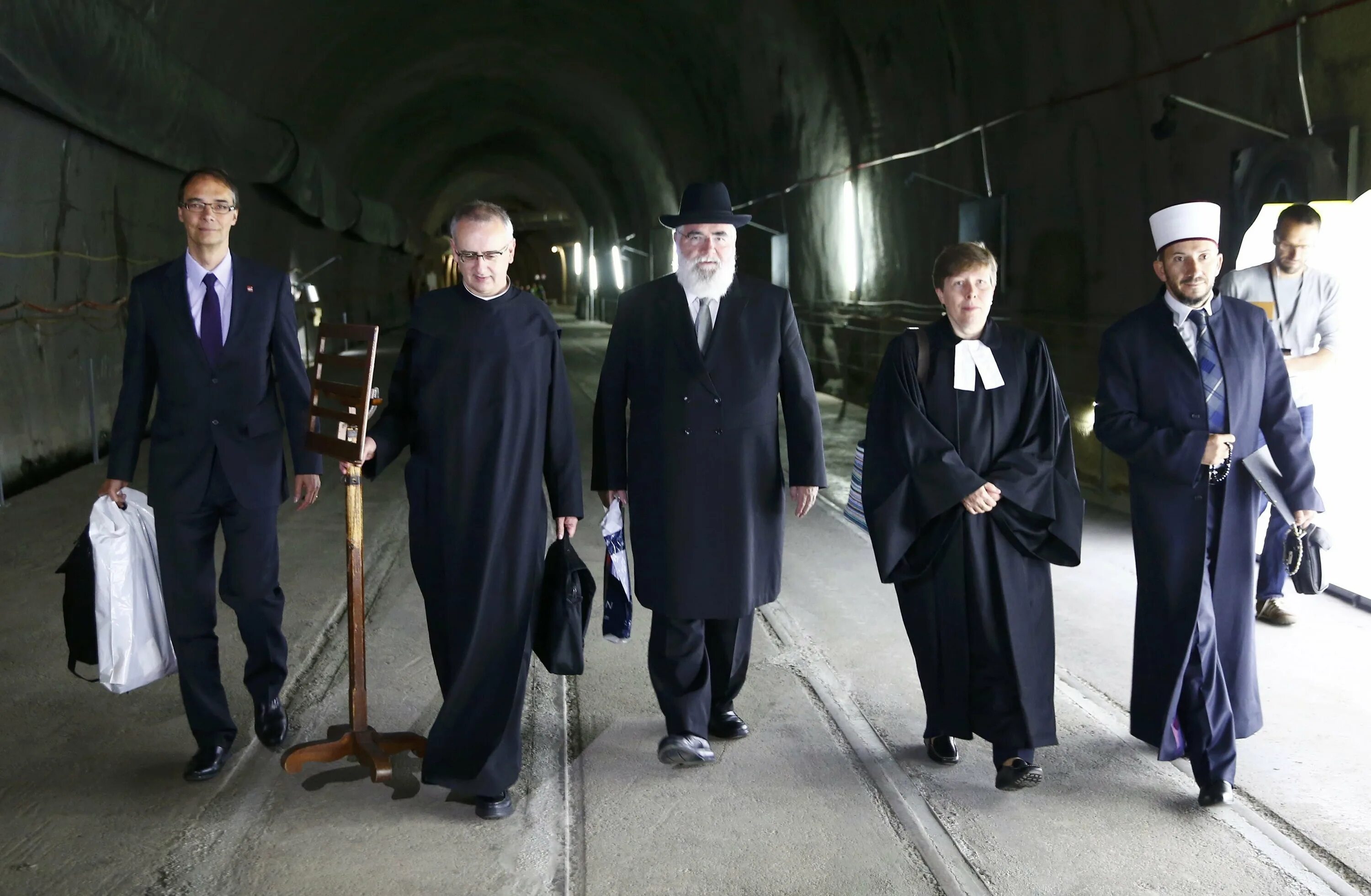 швейцария туннель готхард. сен готардский тоннель в швейцарии. готардский тоннель в швейцарии. готардский тоннель церемония открытия. церемония открытия готардского тоннеля сатанизм.