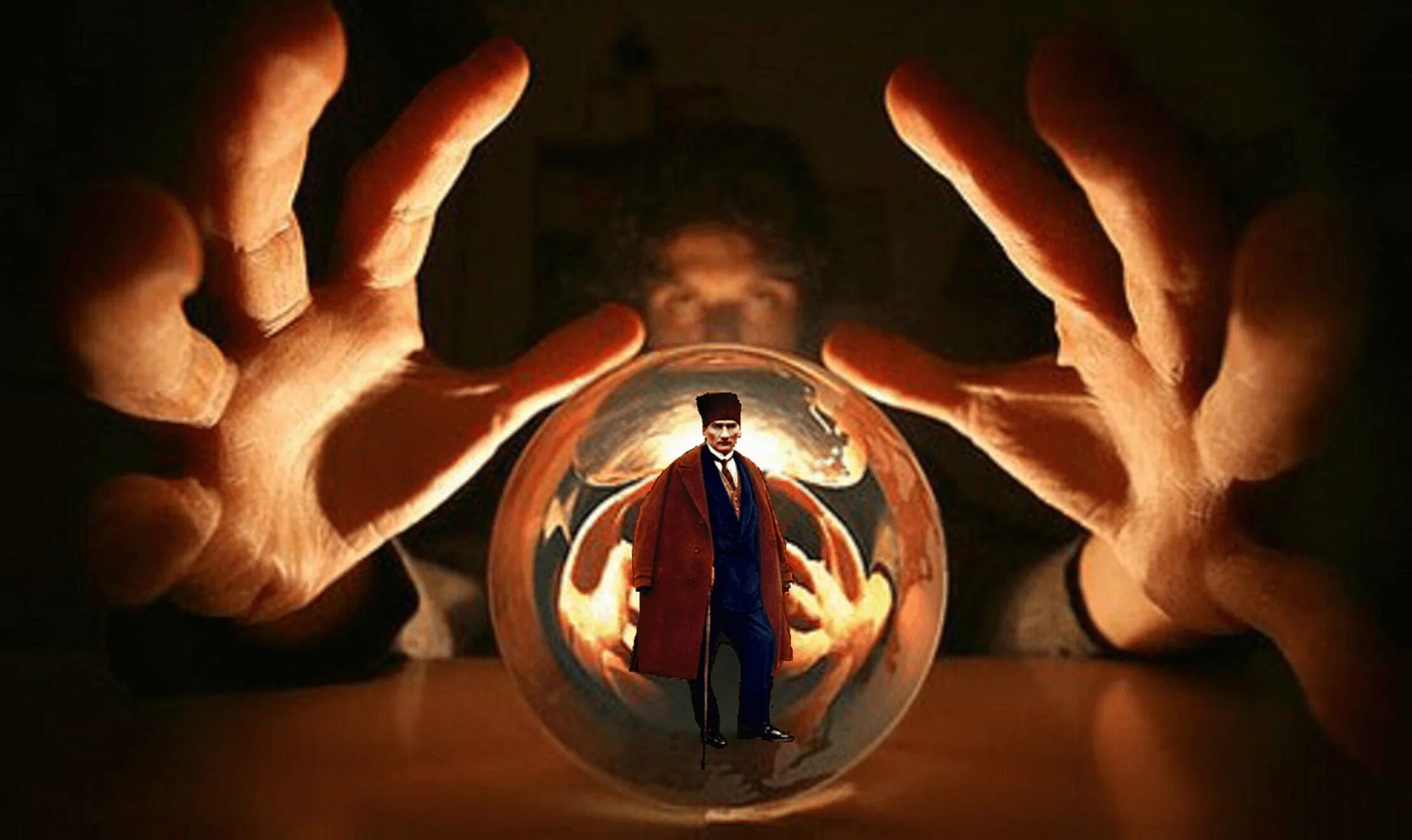 Как видеть в шаре. Магический шар в руках. Хрустальный шар в руках. Шар экстрасенса. Предсказатель будущего.