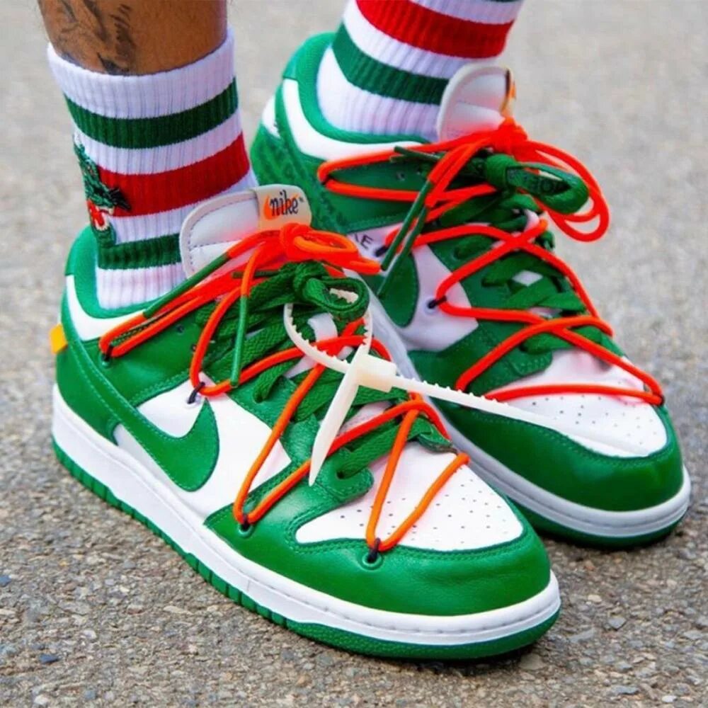 Как завязывать найки данки. Nike SB Dunk off White. Nike SB Dunk off White Green White. Nike Dunk Green White Jordan. Nike Dunk Low x off-White.