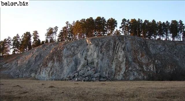 Белор белорецк. Скала Арский камень. Утес Арский камень. Арский камень пещера. Скала Арский камень Башкирия.