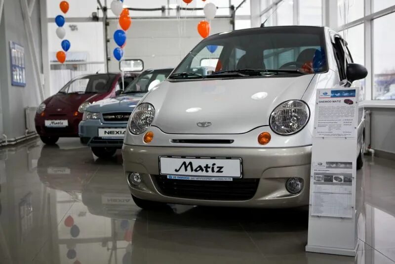 автосалон daewoo. Daewoo gentra t250. уз дэу машина 2022. Uz daewoo logo. Gm lacetti gentra.