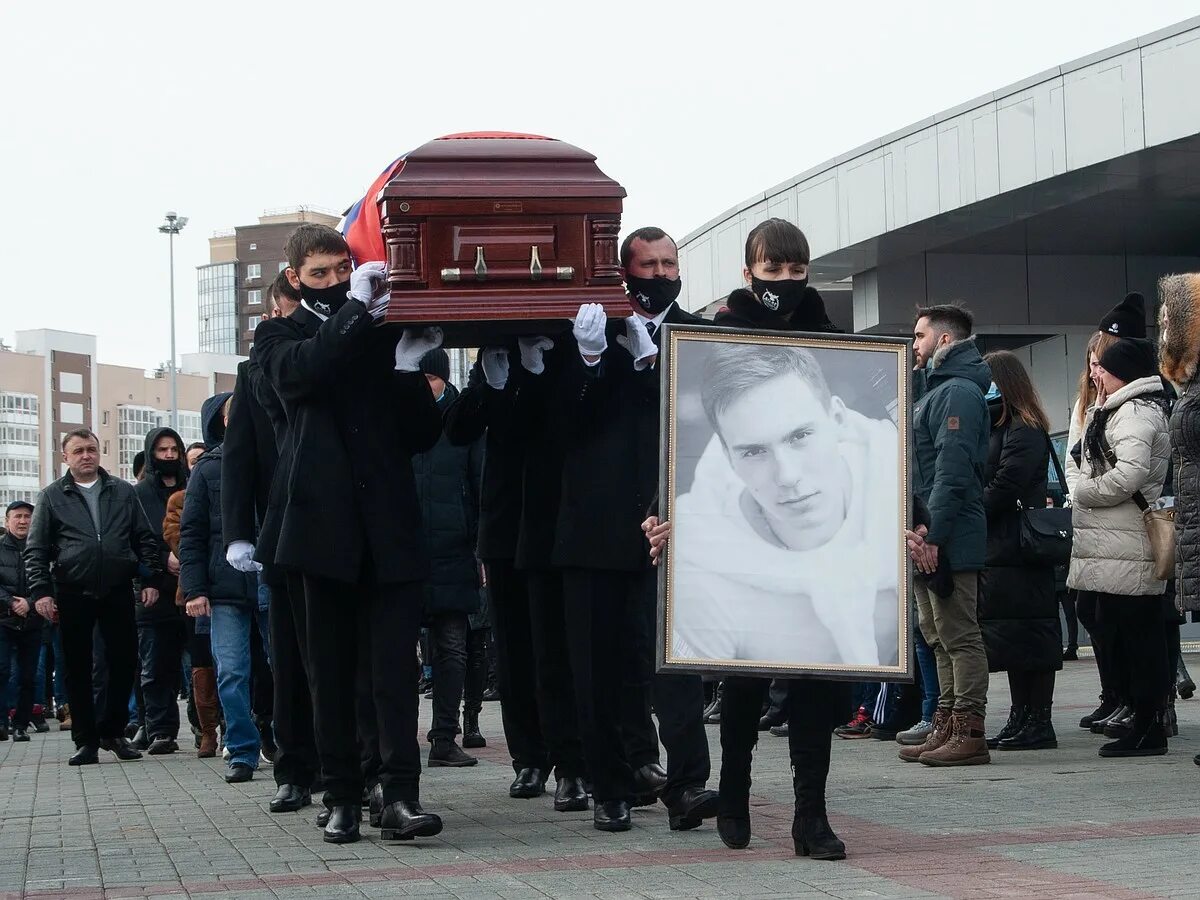Похороны хоккеистов. Похороны тимура файзутдинова. Похороны хоккеистов. Похороны хоккеистов. Похороны хоккеиста тимура файзутдинова.