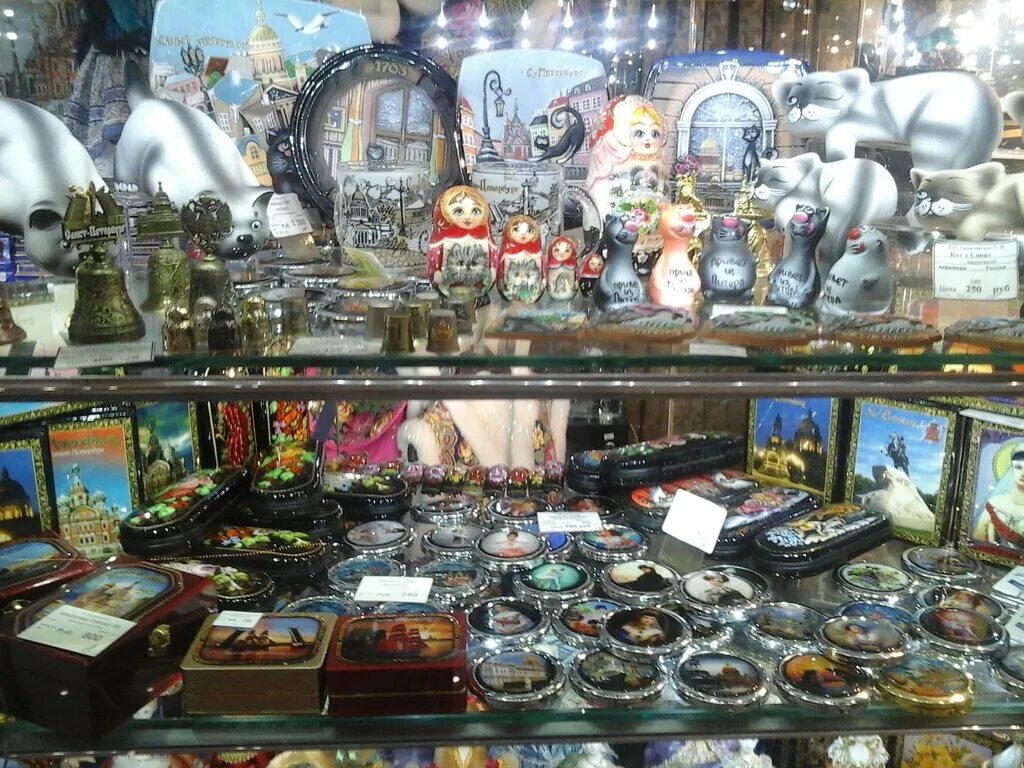 Мир самоваров санкт-петербург выборгское шоссе. Сувениры санкт петербург рядом. Сувениры санкт петербург рядом. Магазин сувениров. Сувенирная лавка санкт-петербург.