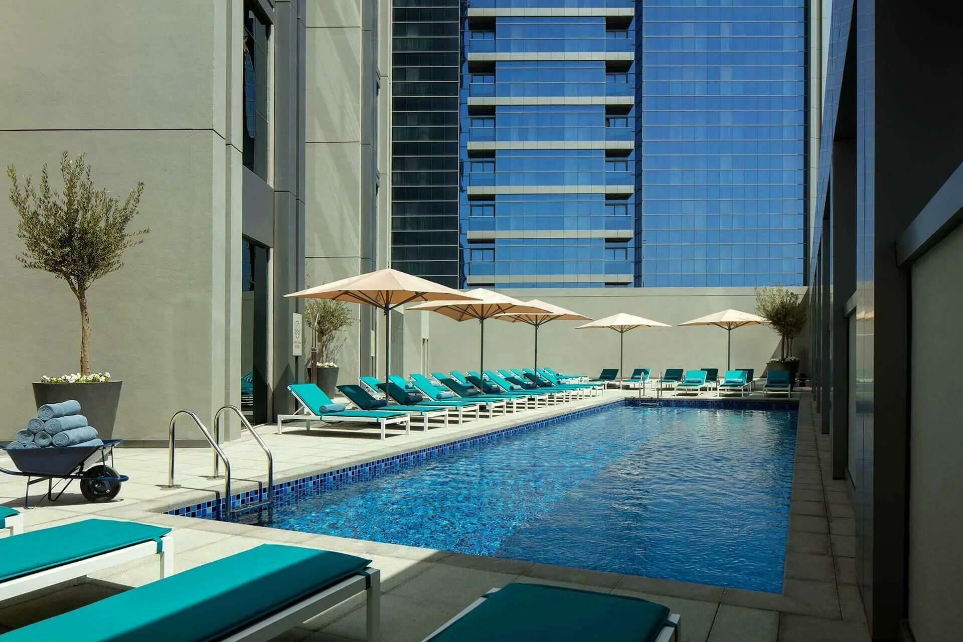 Rove marina. Rove at the park 3 дубай. Rove dubai marina 3. Rove marina rover. Rove отель дубай.