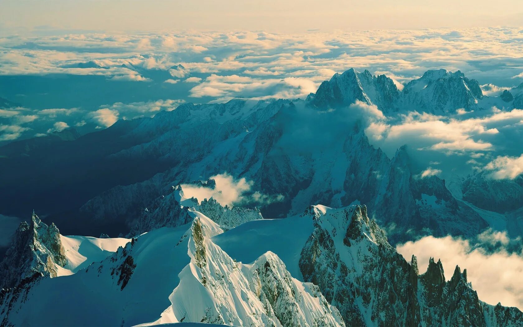 Сноу маунтин. Вершина альпов. Юнгфрау гора в швейцарии. Доломитовые альпы швейцария. Доломитовые альпы валь гардена.