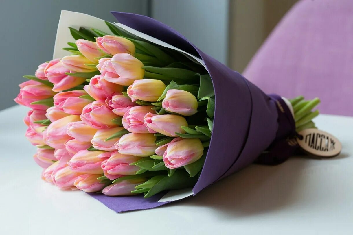 Цветы тюльпаны. Красивые тюльпаны. Букет из тюльпанов. Шикарный букет тюльпанов. Стильный букет тюльпанов