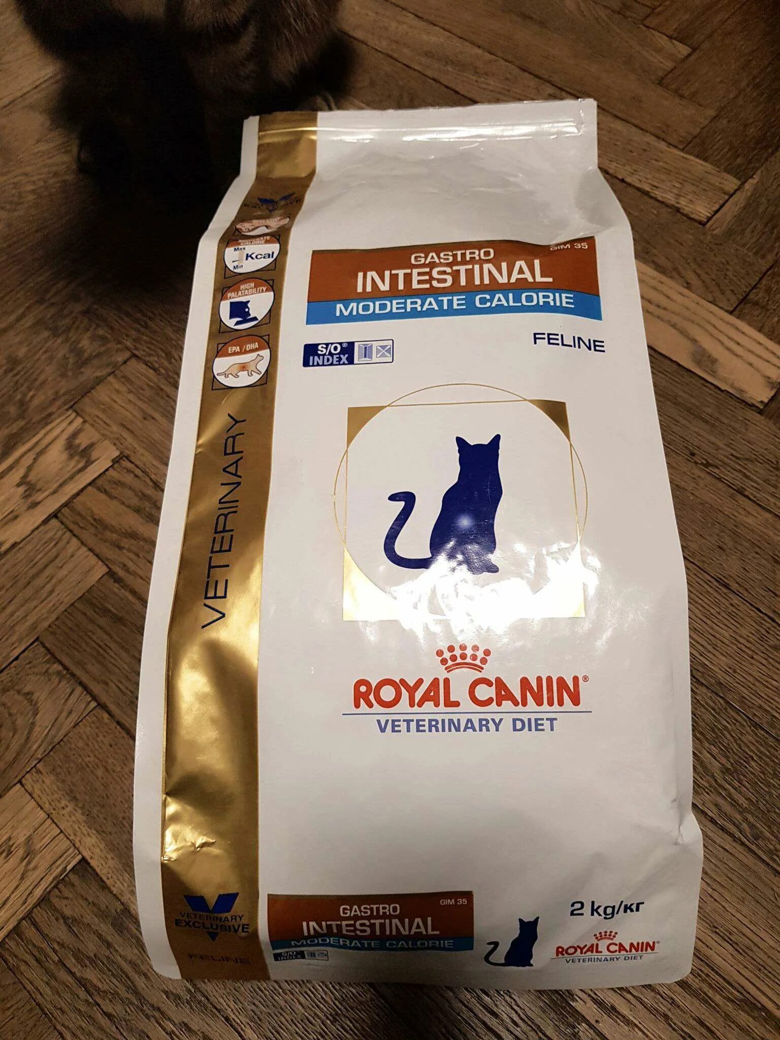 Royal canin gastro кошки. Корм для кошек Роял Канин гастро Интестинал. Роял Канин гастроинтестинал для кота. Роял Канин гастро Интестинал moderate Calorie. Роял Канин гастро Интестинал для кошек 2 кг.