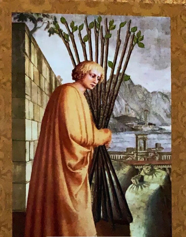 Карта десятка жезлов таро значение. Золотое таро кэт блэк галерея. ten of wands таро. 10 жезлов таро. десятка жезлов таро.