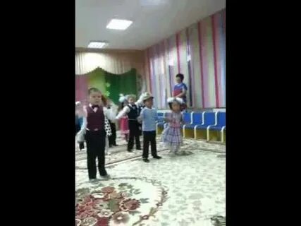 С неба пополам песенку веселую