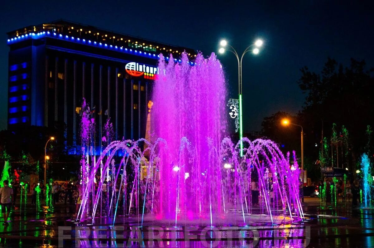 Где в городе краснодаре. Краснодар Екатерининский сквер фонтан. Театральная площадь Краснодар. Фонтан на театральной площади Краснодар. Г. Краснодар Театральная площадь.