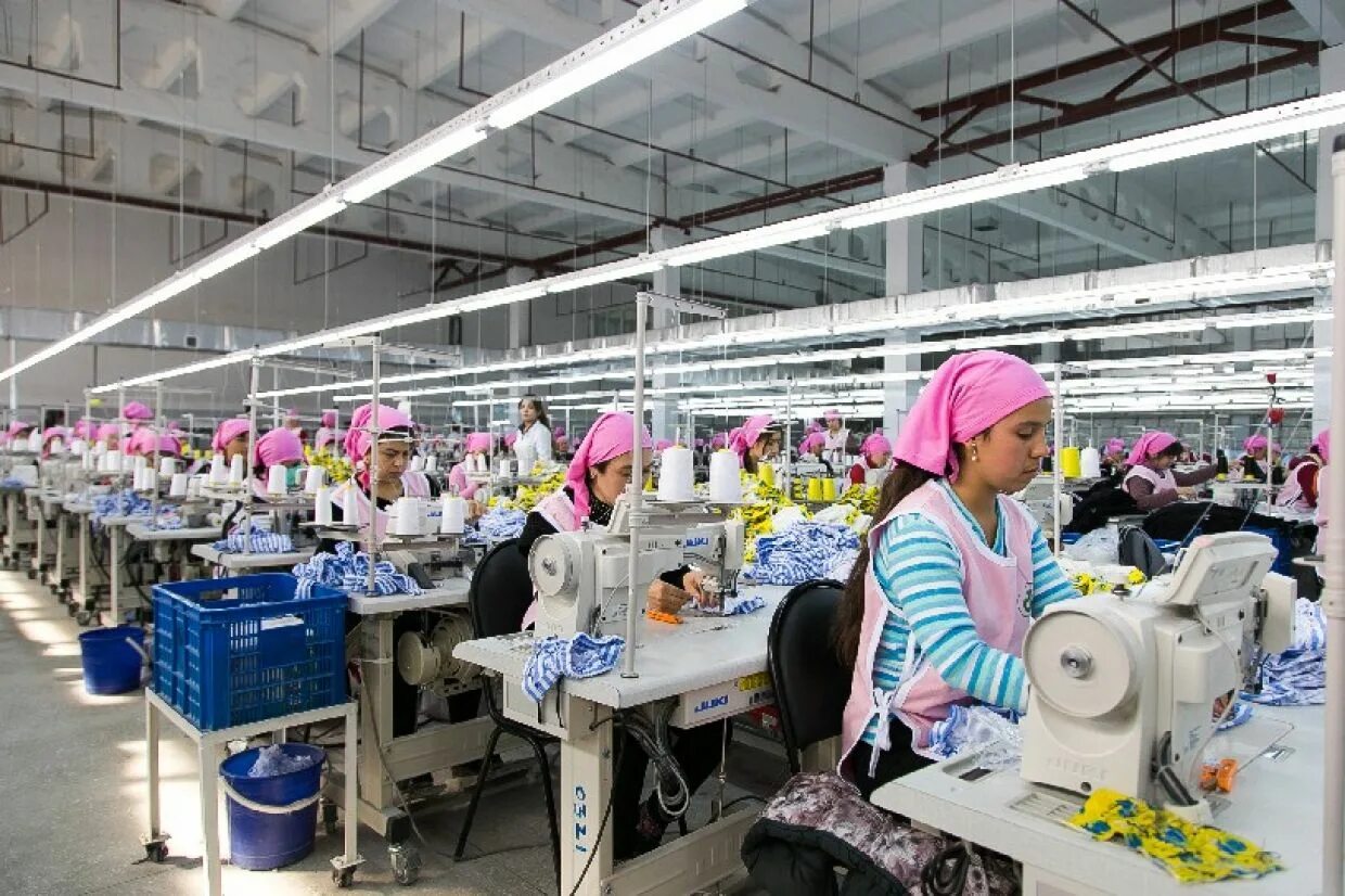Швейная фабрика Ивантеевский трикотаж. Массовое производство одежды. Трикотажная промышленность. Производство трикотажа.