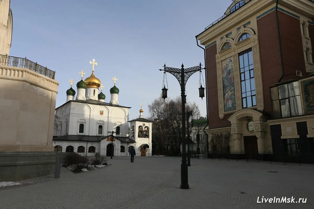 Сретенский монастырь магазин. Иконная лавка сретенского монастыря. Православная лавка. Сретенский монастырь магазин. Церковная лавка сретенский монастырь москва.