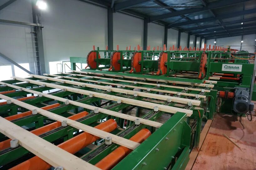 Линия сортировки досок. Линия сортировки пиломатериалов. Разворотное устройство для сортировки досок. Линия сортировки сухих пиломатериалов hekotek. Оборудование для сортировки пиломатериалов.