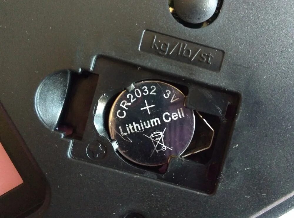 Батарейка в кухонные весы. Батарейка для электронных напольных весов тефаль. Какие батарейки в весах. Батарейка в кухонные весы. Батарейка для напольных электронных весов.