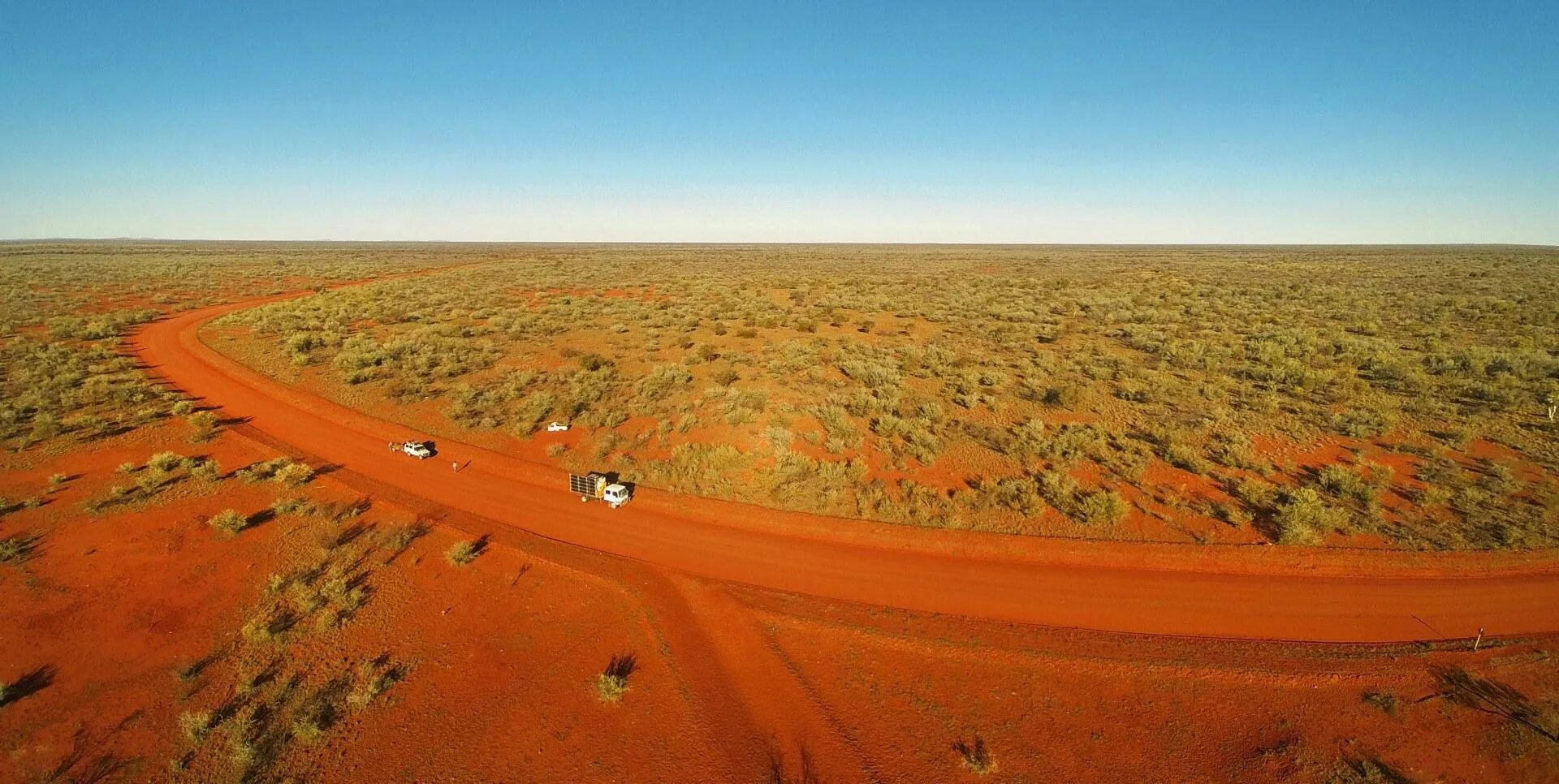 Пустыни австралии гибсона. Заповедник танами дезерт австралия. Пустыни и полупустыни австралии. Пустыня гибсона в австралии. Спинифекс в австралии.