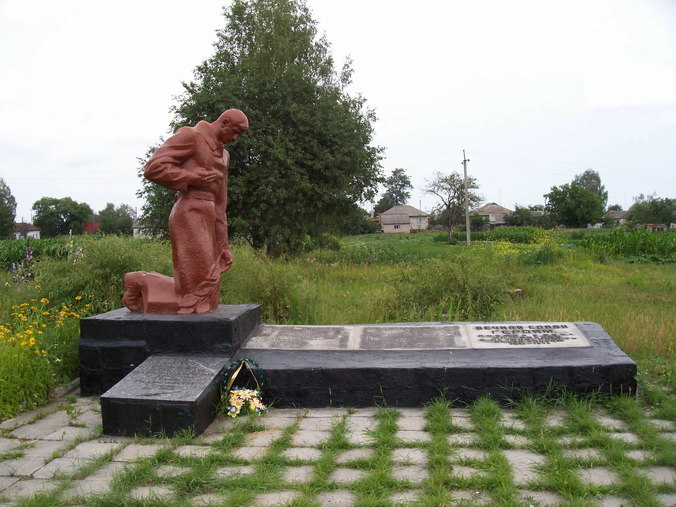 Носовка. Носівка чернігівська область. Носовка черниговской. Черниговская область прилуки братская могила фото. Носовка (город).
