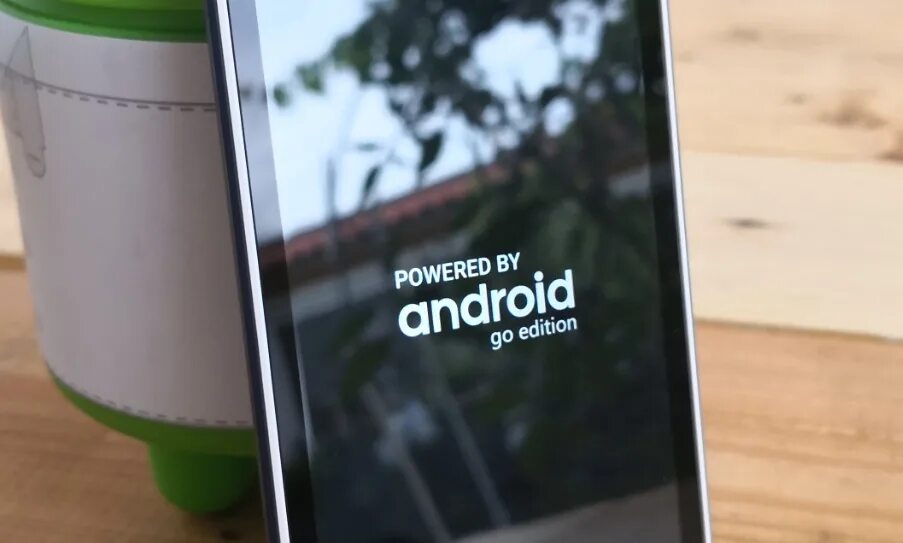 Андроид бай. Powered by Android Samsung. Powered by Android go Edition. Google go Edition. Чехол на Power by Android go Edition.