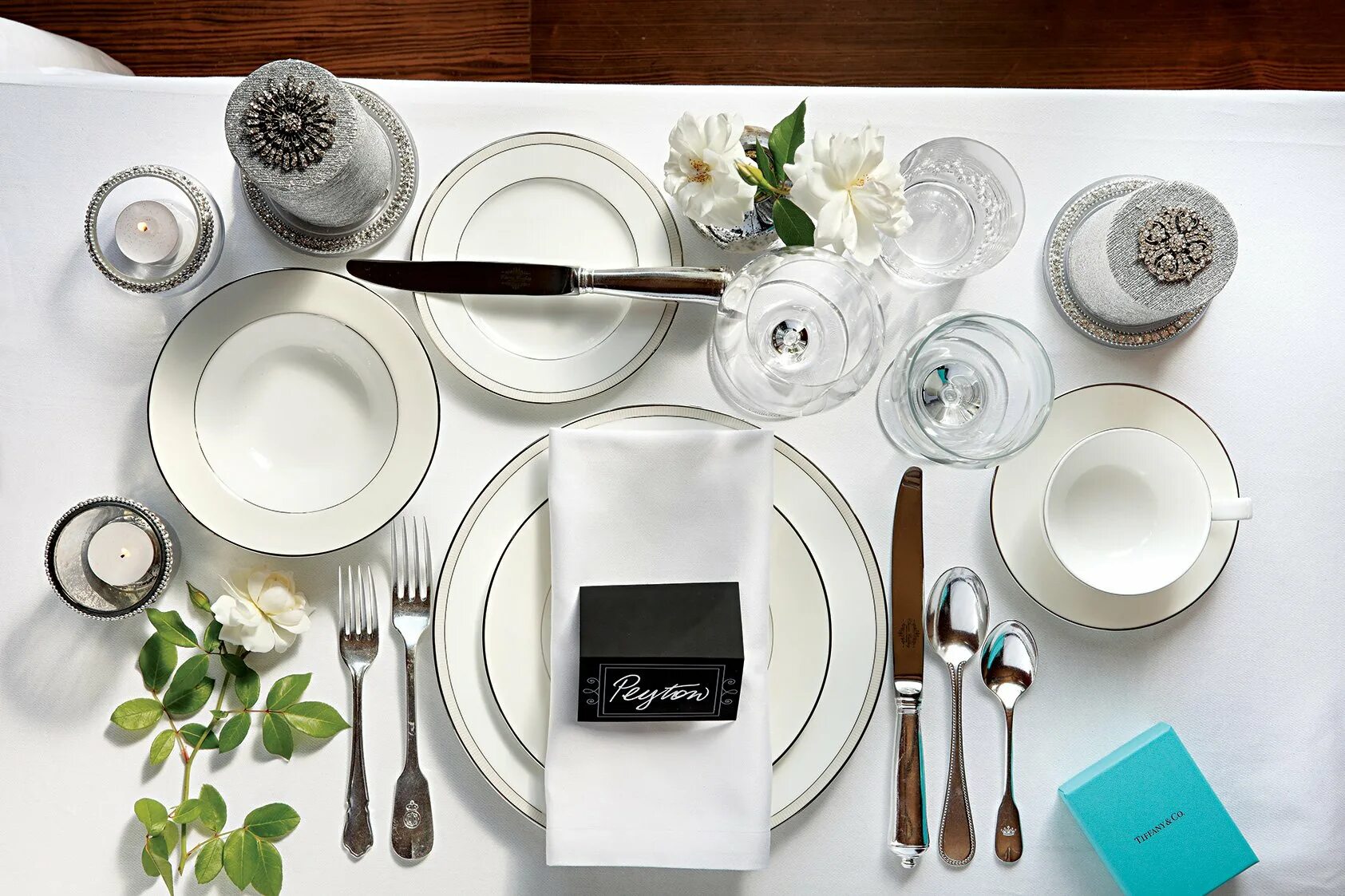 Set he table